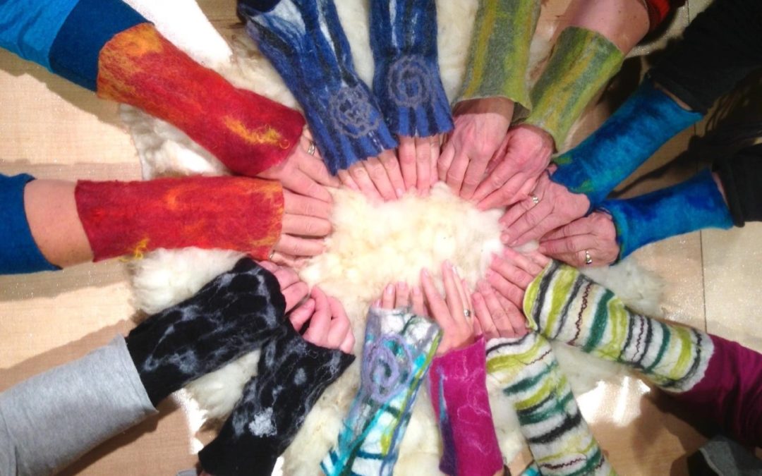 Feine Filzarmstulpen aus Wolle und Seide